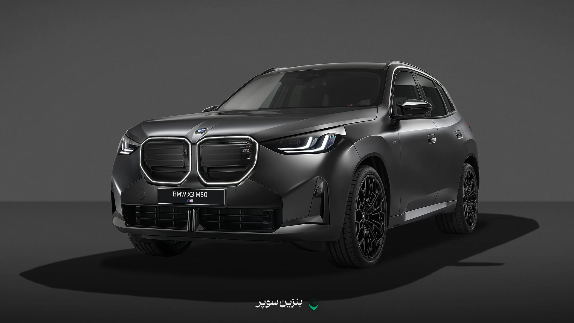 نمای بیرونی ب‌ام‌و X3 M50 مدل ۲۰۲۷ با پکیج Black و رینگ‌های جت بلک
