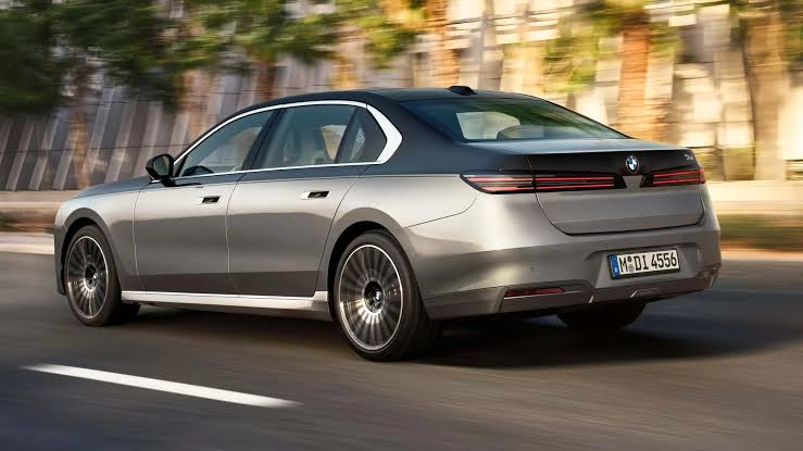 مشخصات ب ام و M760 xDrive؛ پرچمدار جدید سری ۷ بدون موتور V12